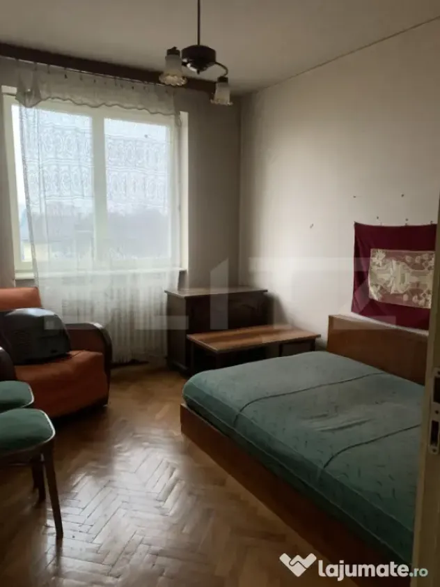 Apartament cu 4 camere, 76 mp, zona Centrala