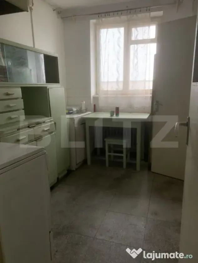 Apartament cu 4 camere, 76 mp, zona Centrala