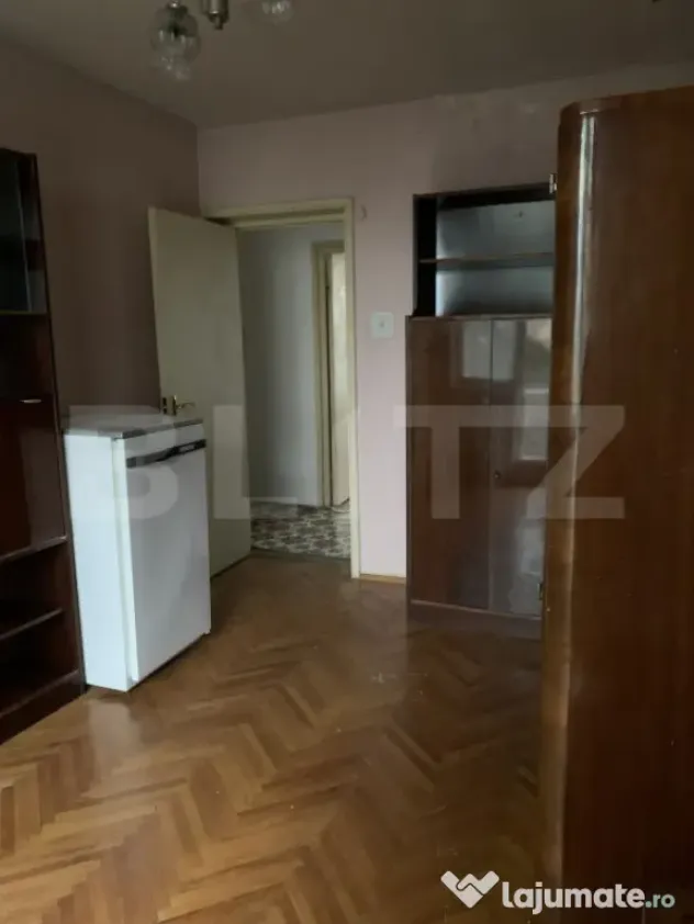Apartament cu 4 camere, 76 mp, zona Centrala