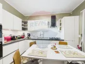 Casă / Vilă cu 5 camere de vânzare în zona Central 