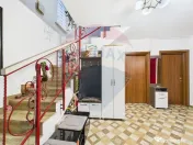 Casă / Vilă cu 5 camere de vânzare în zona Central 