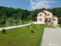 Vilă 327 mp, teren 3173 mp, Cobia