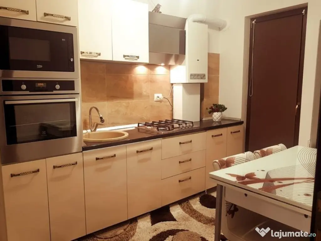 Garsoniera zona Universitate