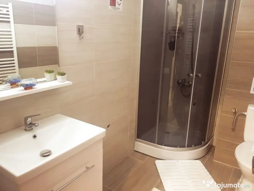 Garsoniera zona Universitate