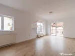 Apartament renovat cu 2 camere + loc de parcare de vanzar...