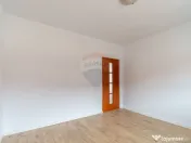 Apartament renovat cu 2 camere + loc de parcare de vanzar... 