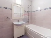 Apartament renovat cu 2 camere + loc de parcare de vanzar... 