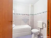 Apartament renovat cu 2 camere + loc de parcare de vanzar... 
