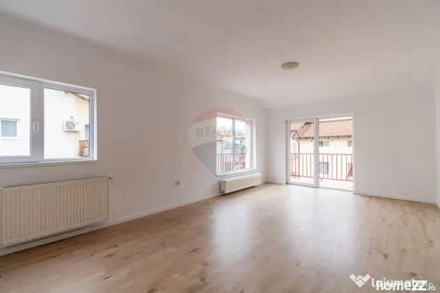 Apartament renovat cu 2 camere + loc de parcare de vanzar...