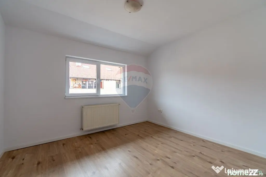 Apartament renovat cu 2 camere + loc de parcare de vanzar...