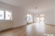 Apartament renovat cu 2 camere + loc de parcare de vanzar... 