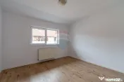 Apartament renovat cu 2 camere + loc de parcare de vanzar... 