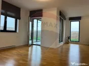 Vilă cu 4 camere de vânzare in Liziera de Lac 