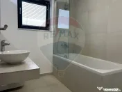 Vilă cu 4 camere de vânzare in Liziera de Lac 