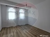 DE INCHIRIAT Casă / Vilă cu 5 camere în zona Ferme/OTO... 