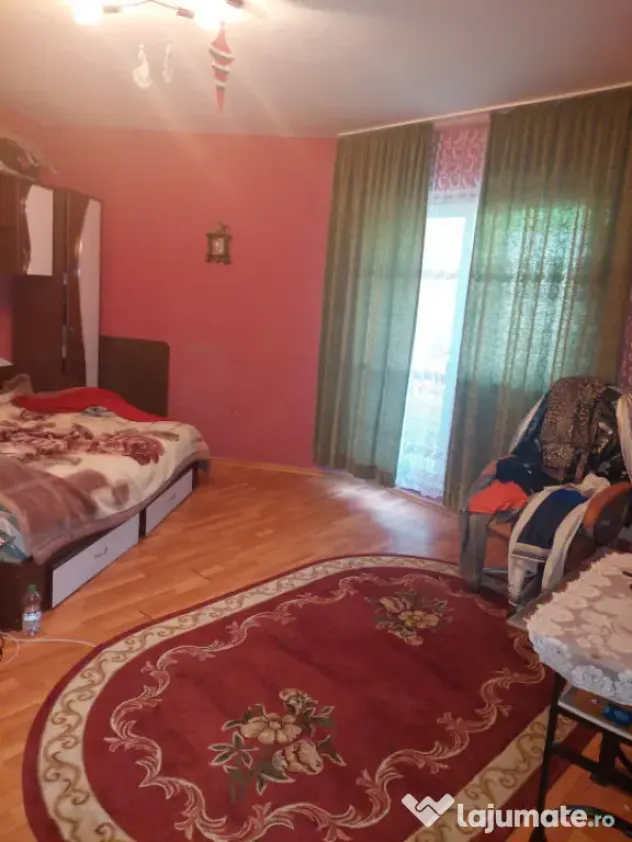 - Apartament 3 camere decomandat, zona Vidin.