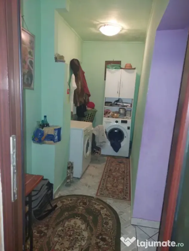 - Apartament 3 camere decomandat, zona Vidin.