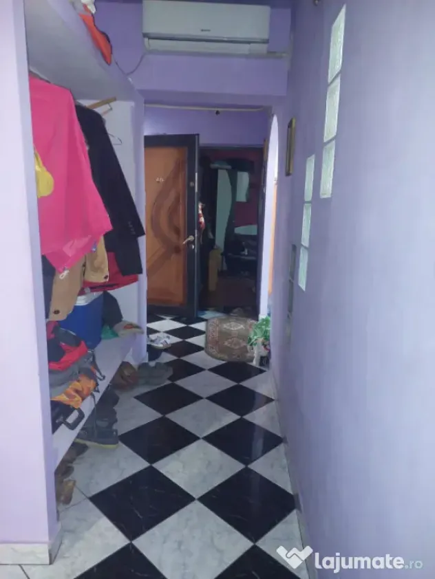 - Apartament 3 camere decomandat, zona Vidin.