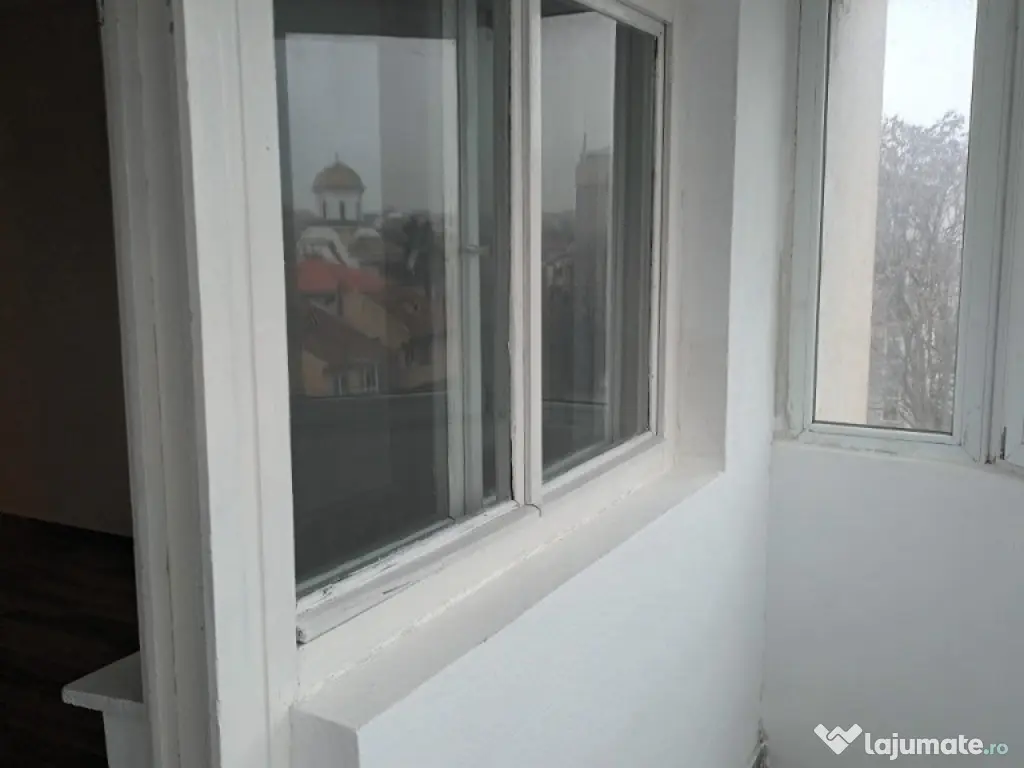 Garsoniera de vanzare zona KM 5, decomandata, CENTRALA GAZ