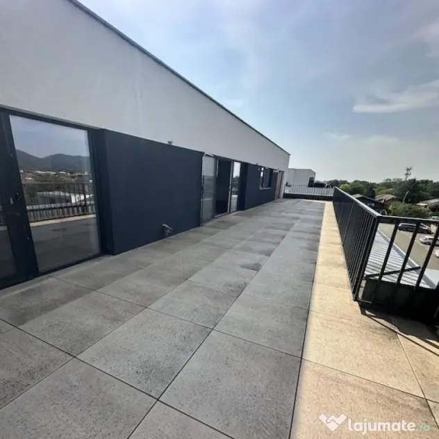 Penthouse de vanzare, cu 3 camere, 65 mp, zona Orasul Vechi