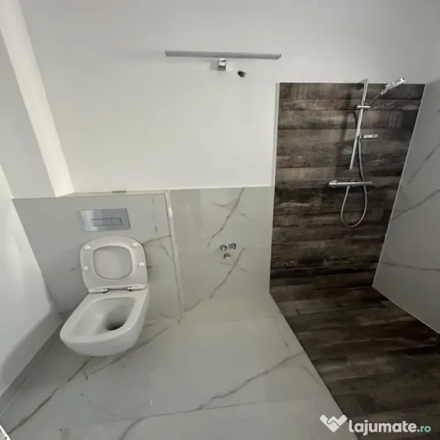 Penthouse de vanzare, cu 3 camere, 65 mp, zona Orasul Vechi