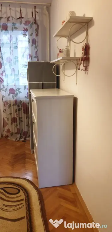 Închiriez Apartament 3 camere, poziționat excelent la metrou Lujerului
