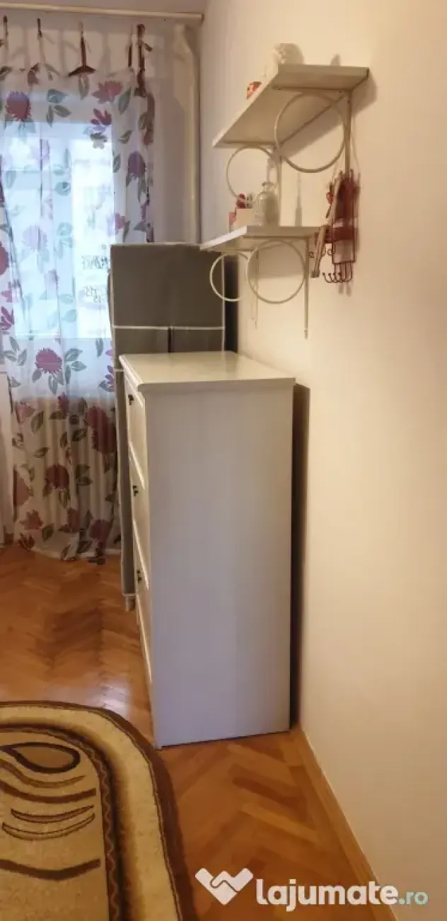 Închiriez Apartament 3 camere, poziționat excelent la metrou Lujerului