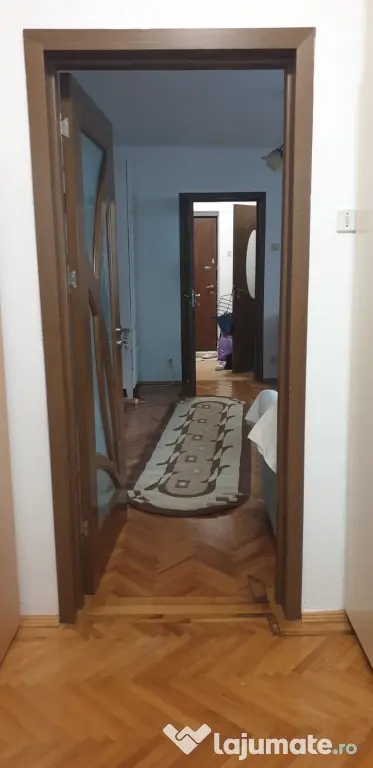 Închiriez Apartament 3 camere, poziționat excelent la metrou Lujerului