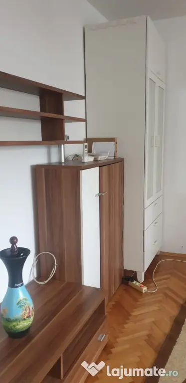 Închiriez Apartament 3 camere, poziționat excelent la metrou Lujerului