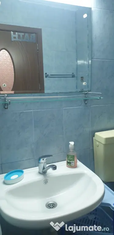 Închiriez Apartament 3 camere, poziționat excelent la metrou Lujerului