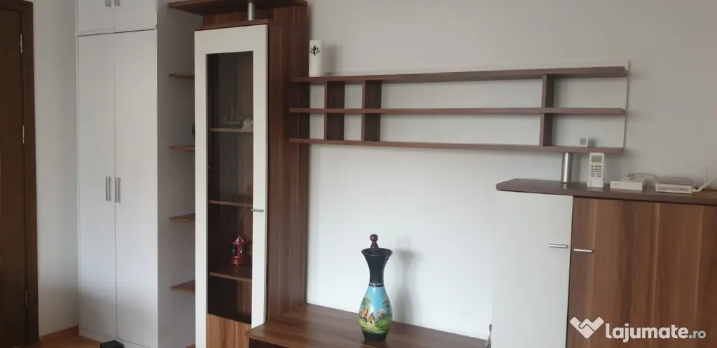 Închiriez Apartament 3 camere, poziționat excelent la metrou Lujerului