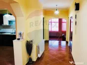 Casă / Vilă cu 6 camere de vânzare în zona Oncea 