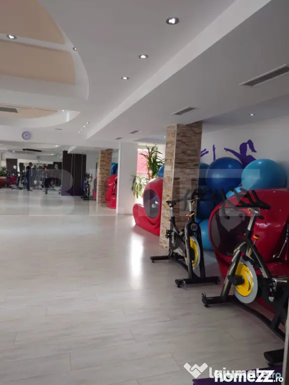 Spatiu comercial, 290 mp, fosta sala de fitness, zona Micro - Targoviste (Dambovita)