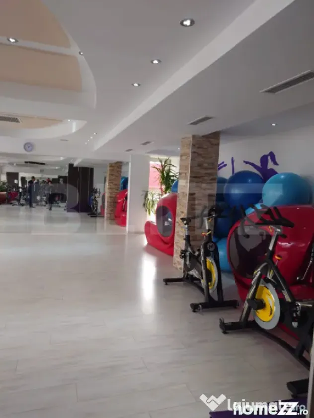 Spatiu comercial, 290 mp, fosta sala de fitness, zona Micro - Targoviste (Dambovita)
