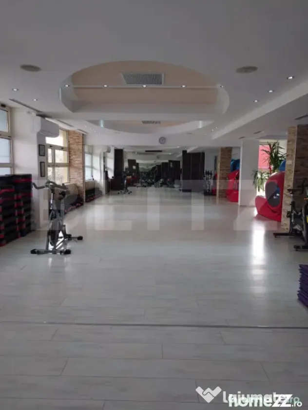 Spatiu comercial, 290 mp, fosta sala de fitness, zona Micro - Targoviste (Dambovita)
