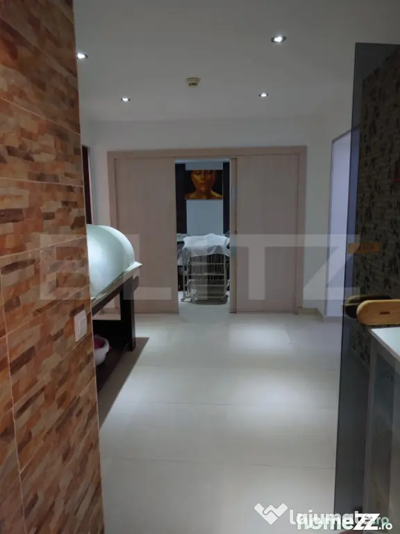 Spatiu comercial, 290 mp, fosta sala de fitness, zona Micro - Targoviste (Dambovita)
