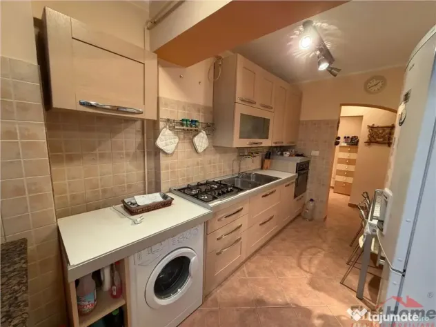 Apartament 3 camere, 54mp utili , etaj 3 , zona Centrala - P