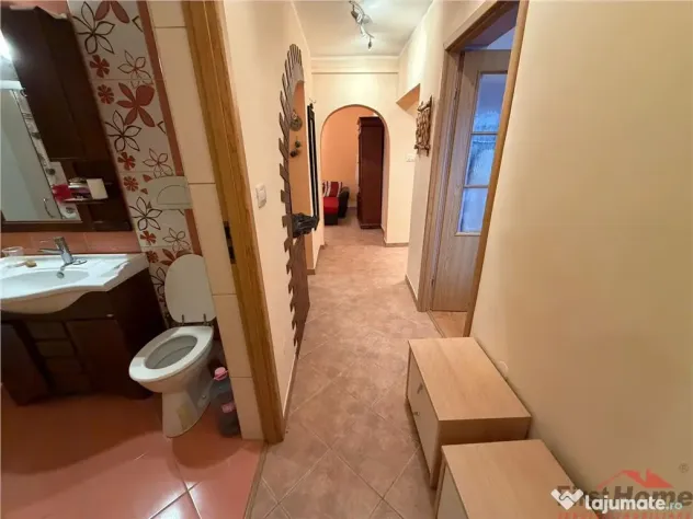 Apartament 3 camere, 54mp utili , etaj 3 , zona Centrala - P