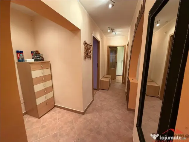 Apartament 3 camere, 54mp utili , etaj 3 , zona Centrala - P
