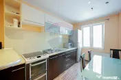 De vânzare apartament cu 3 camere în zona Nufărul 
