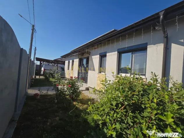 Casa mobilata si utilata - 3 camere- panouri solare baterii