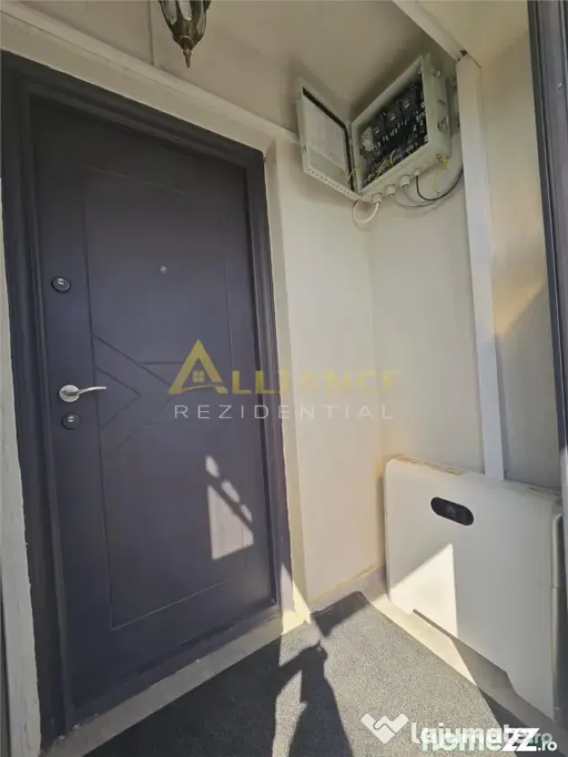 Casa mobilata si utilata - 3 camere- panouri solare baterii