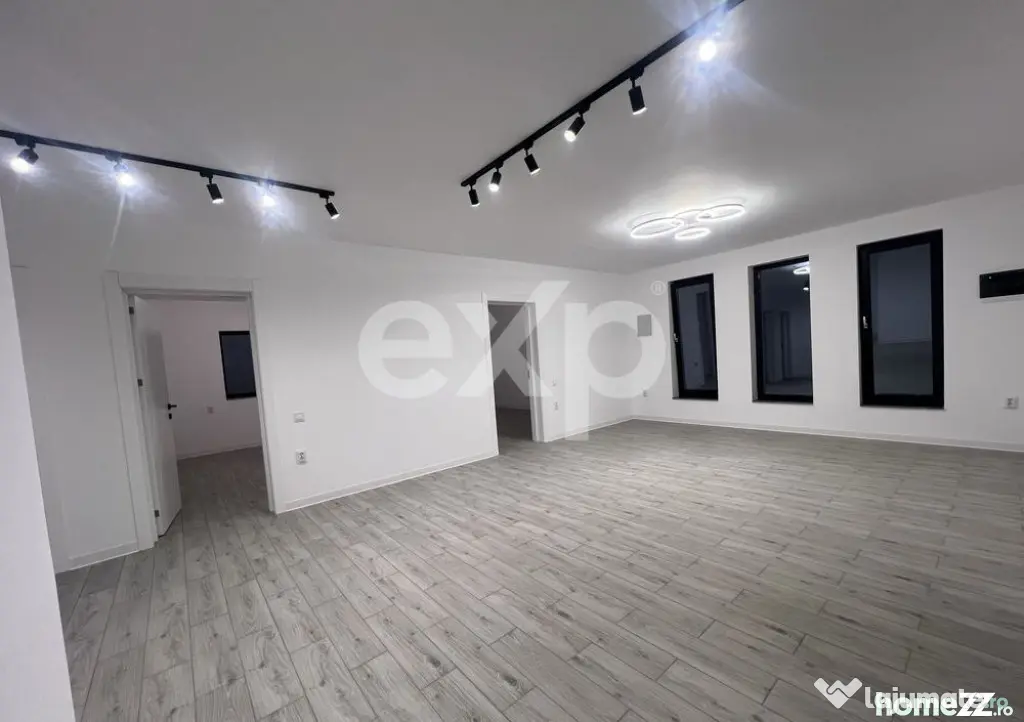 Casă parter 4 camere, la cheie, teren 400 mp, zonă central