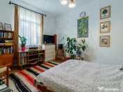 Apartament intr-o casa interbelica. 