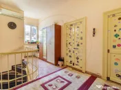 Apartament intr-o casa interbelica. 