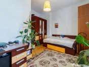 Apartament intr-o casa interbelica. 