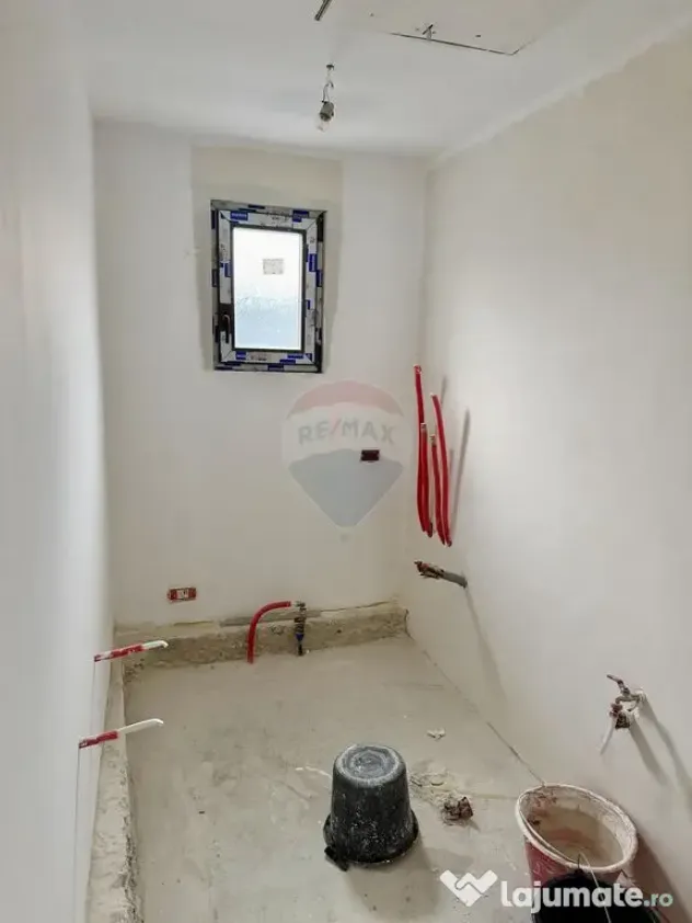 Casă cu 4 camere de vânzare