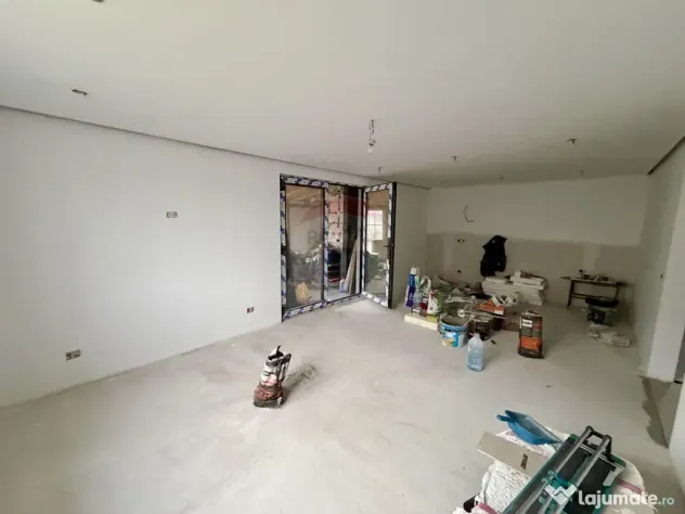 Casă cu 4 camere de vânzare