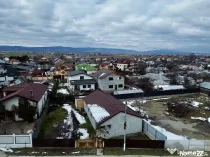 Casă cu 4 camere de vânzare