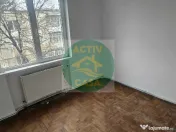 Apartament 3 camere, liber 